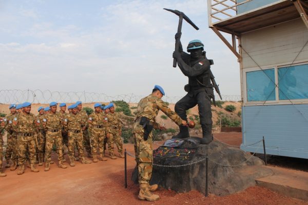 Satgas Kizi Resmikan Patung Peacekeeper di Afrika
