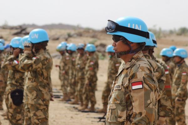 Satgas Yonkomposit Gelar Latihan Menembak di Sudan