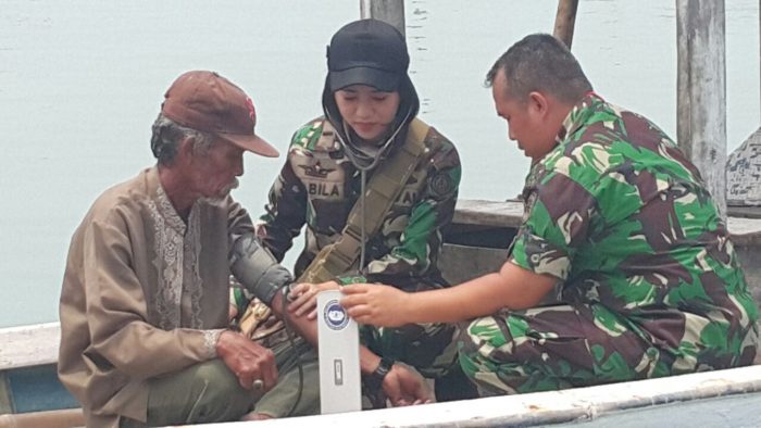 Bakti Sosial TNI Di Taman Wisata Pulau Tunda Serang