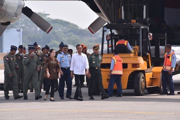 Berita Foto : Panglima TNI Dampingi Presiden RI Berangkatkan Bantuan Kemanusiaan Rohingya